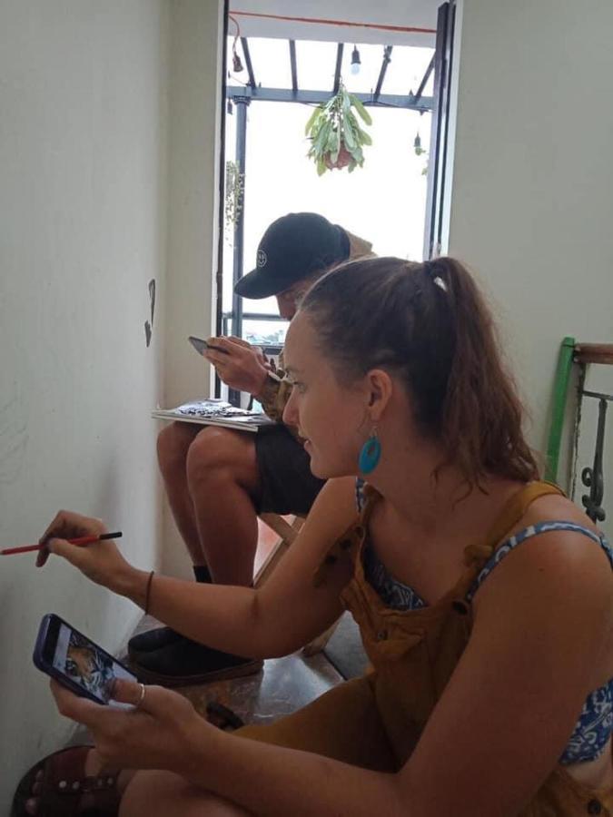 Ubuntu Homestay & Tours Ханой Экстерьер фото
